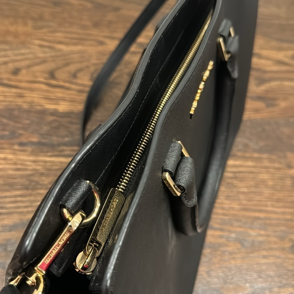Michael Kors Selma medium black bag - Picture 6 of 11